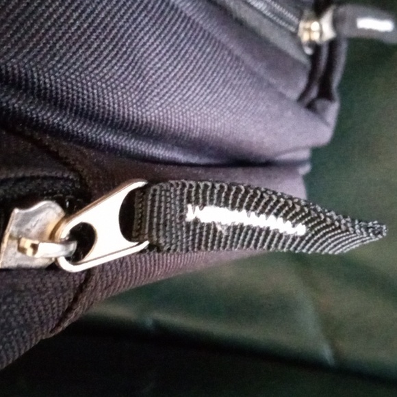 Brand New 32L Black Roots Duffle Bag - Picture 7 of 8